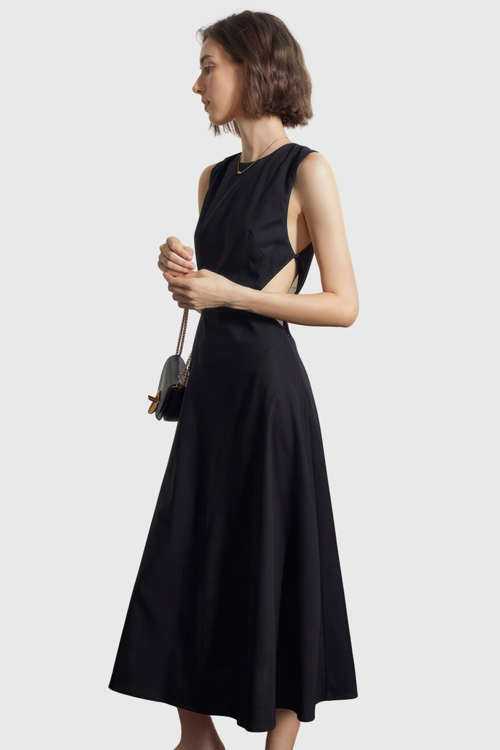 Sukienka midi z wycięciem na plecach - czarna