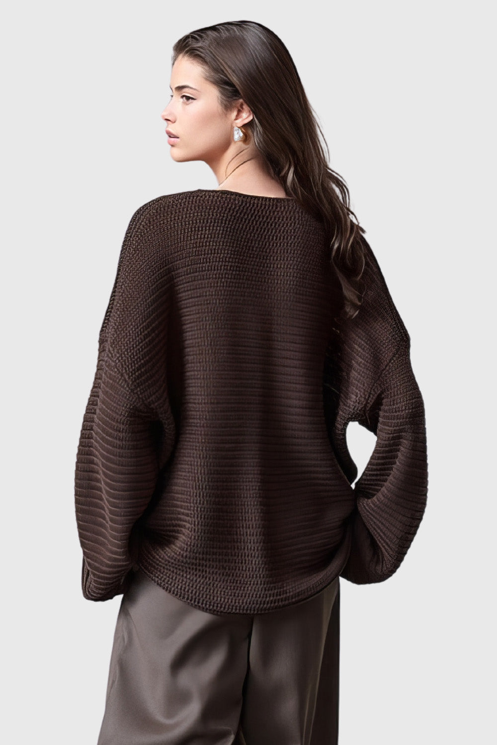 Dzianinowy sweter z dekoltem V - brązowy