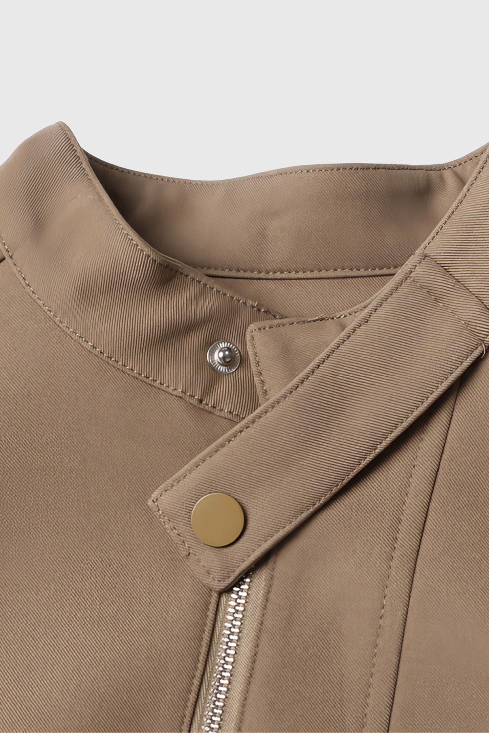 2-delat set med bältesläggning, jacka och kjol - brun
