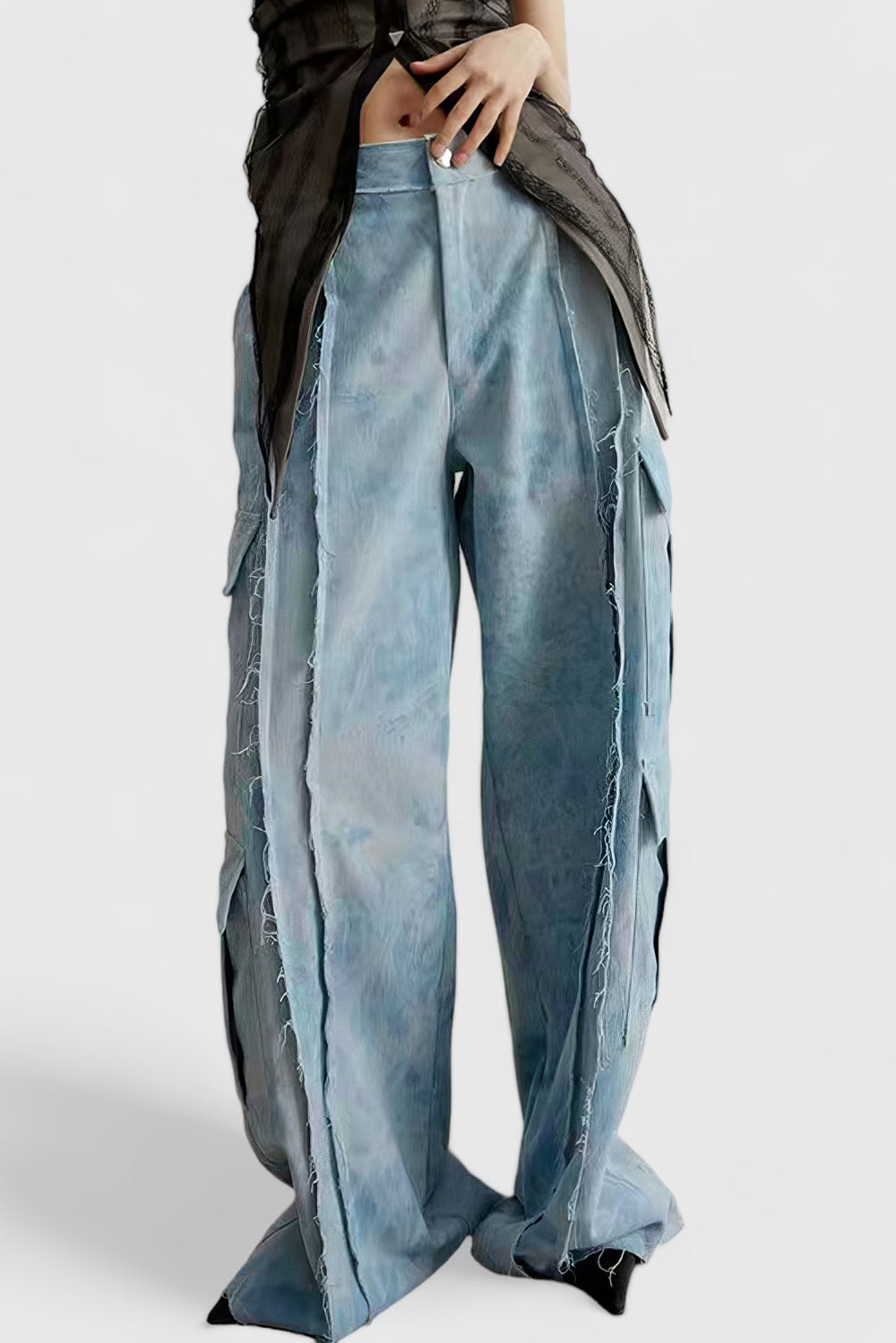 Loose jeans with stitching on the pant legs :: LICHI - Online fashion store