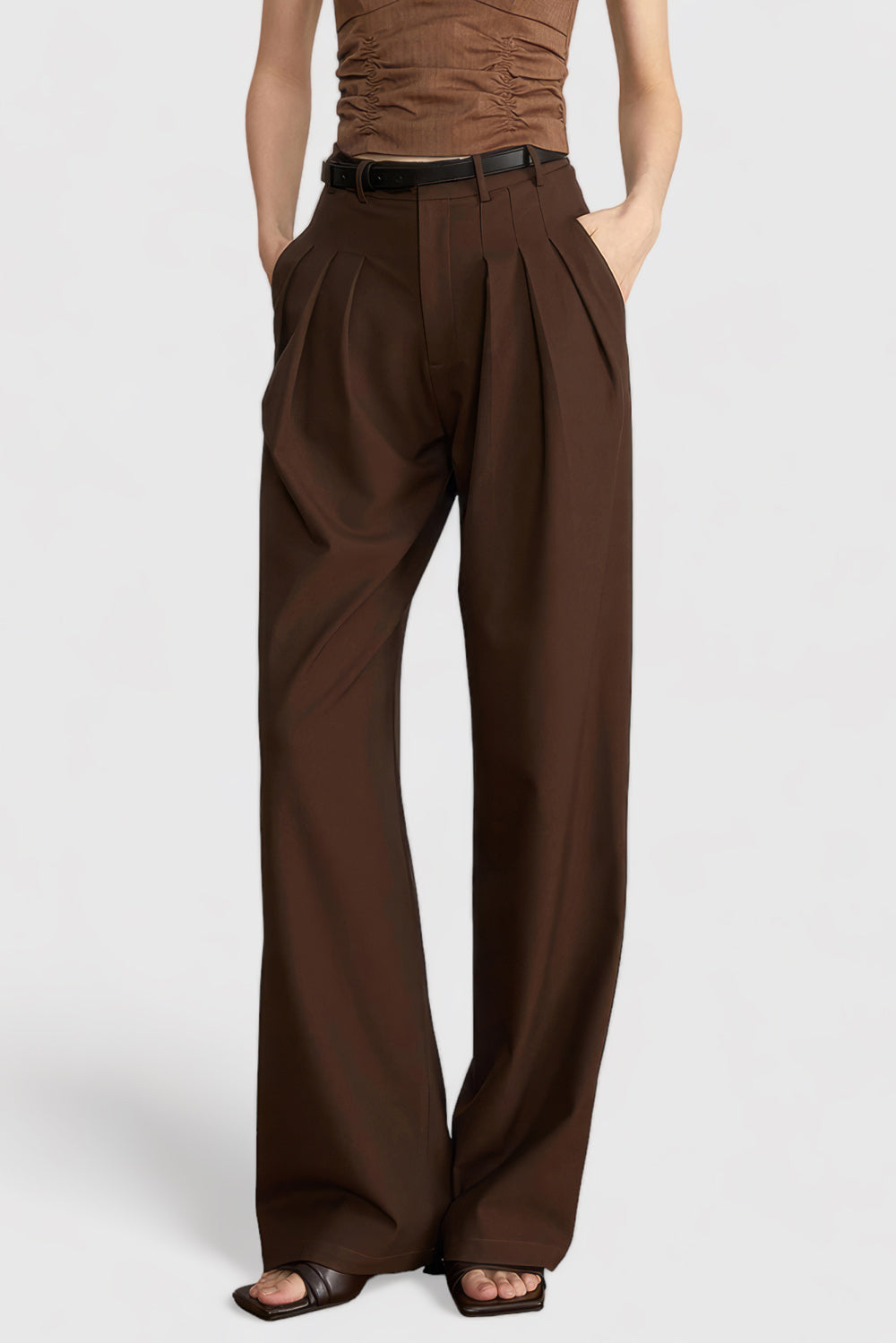 Plisowane spodnie o pełnej długości - brązowe