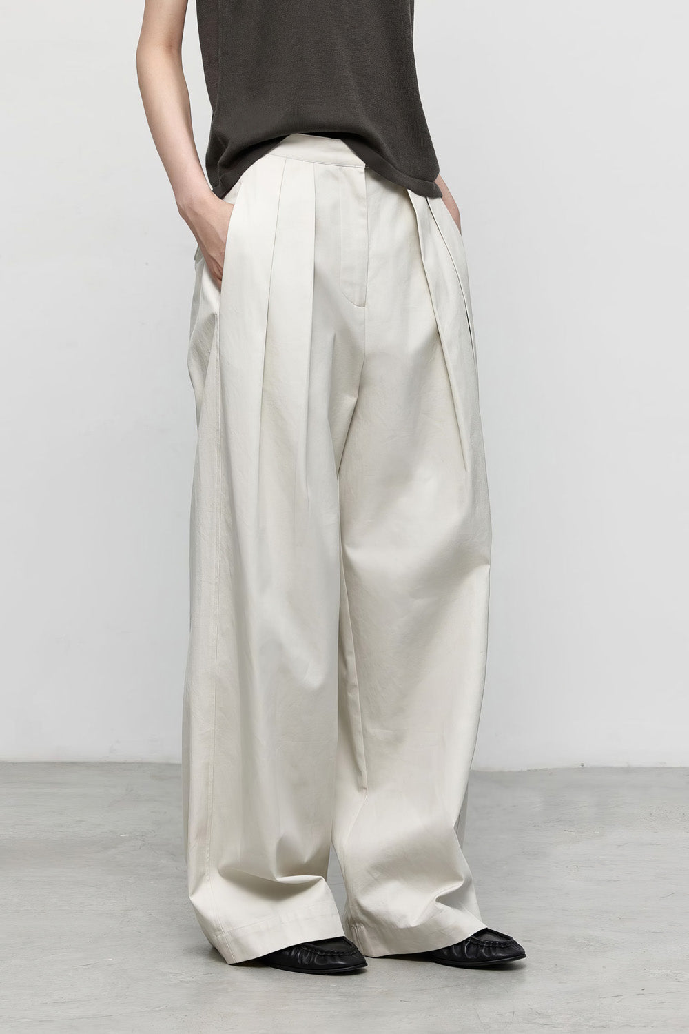 Oversized Pleated Trousers - Beige
